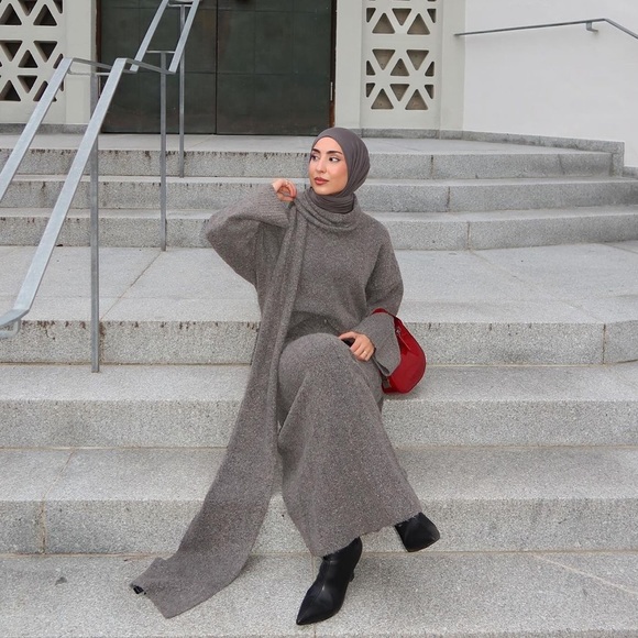 NA-KD 4 Piece - Grey Knitted V-Neck Sweater, Turtleneck Top, Scarf, & Maxi Skirt - Picture 6 of 16